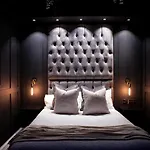 Onyx Suite By Copper & Blossom