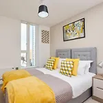 Lovely Apartment - Private Parking - Stadium Views