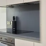 Lovely Apartment - Private Parking - Stadium Views