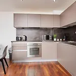 Lovely Central Abode - Amazing Views - Parking