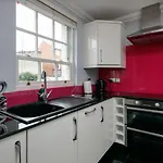 The Finney - Gorgeous, Chic 3 Bedroom House
