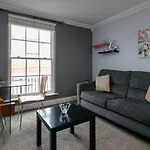 The Finney - Gorgeous, Chic 3 Bedroom House