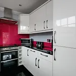The Finney - Gorgeous, Chic 3 Bedroom House