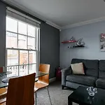 The Finney - Gorgeous, Chic 3 Bedroom House