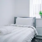 Luxury 3 Bedroom House Close To Manchester Center