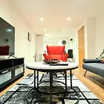 1-Bedroom Aprt In Salford- Freeparking- Sleeps3