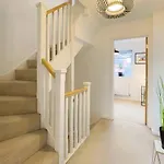 Stunning 4 Bed House With Cinema Room & Parking