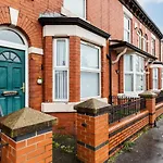 Clayton House - Spacious Home Near Etihad Stadium