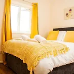 Cosy 3-Bed Home Close To City Centre