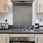Charming 2 Bedroom Apartment In Manchester