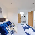 Luxurious 7 Bedroom House In Didsbury, Manchester