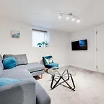 Pass The Keys Lovely 2 Bedroom Apartment In Manchester