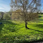 Manchester Luxury Country House Close To The City With Hot Tub & Bbq Fire Pit.