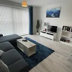 Superb 1 Bed Apartment - 3 Min To Tram - Free On Site Parking - Sleeps 3