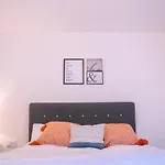 Modern Two Bed Apartment Near Stadium
