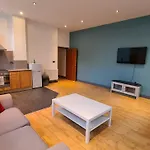 Spacious, Bright And Airy City Centre Flat. Unique Converted Mill.