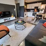 Couples Retreat / Workers Paradise + Free Parking