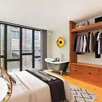 Stunning Luxury City Centre Townhouse With Hot Tub