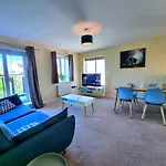 Luxury 2-Bedroom Service Apartment With Balcony