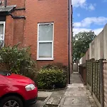 Lovely 2 Bedroom Flat Near City And Train Station