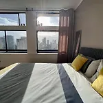 King Bedroom In A 2 Bed Apartment With Shared Bathroom