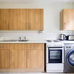Convenient 1Bed Apt Close To Transport Links