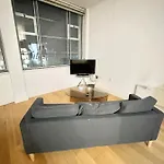 Bigkings Cosy 2 Bedroom Apartment With Free Parking In Central Manchester