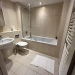 Bigkings Cosy 2 Bedroom Apartment With Free Parking In Central Manchester