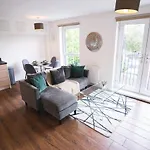 City Centre 2-Bed - New - Free Wi-Fi - Central