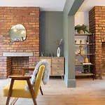 Stunning Scandi 3 Bed House In Manchester-Parking