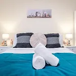 Spacious 4 Bedroom Modern House Near City Centre Sleeps 12