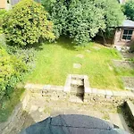 3 Bedroom Property In Prestwich 15 Mins From Manchester City Centre Garden Free Parking Superfast Wifi Netflix