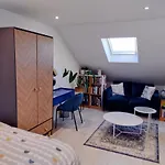 Stylish Master Ensuite In Contemporary 3 Bed Semi