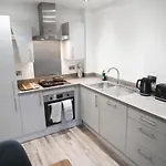 Modern 1-Bed - Brand New - Central - Free Wi-Fi