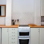 Lovely 2 Bedroom Flat 5 Min To City Centre With Parking