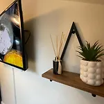 Deluxe Centrally Located Studio Apt In Manchester