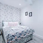 The Ecclesian - Upscale Apartments Near Trafford Centre & Eccles Train Station