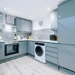 The Ecclesian - Upscale Apartments Near Trafford Centre & Eccles Train Station