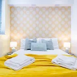 The Ecclesian - Upscale Apartments Near Trafford Centre & Eccles Train Station