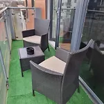 Impeccable 2-Bed Apartment In Salford