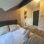 Deluxe Centrally Located Studio Apt In Manchester