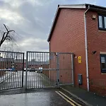 Entire Captivating 2-Bed House In Manchester