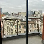 Modern 2 Bedroom Flat With Views