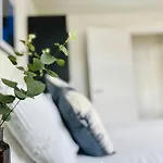 Fabulous One Bedroom Apartment Near Old Trafford Stadium
