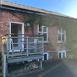 Gorgeous 2 Bed Loft Style Apartment