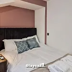 Magnificent 10 Bedroom Shared House - Great Amenities
