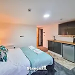 Magnificent 10 Bedroom Shared House - Great Amenities