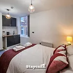 Magnificent 10 Bedroom Shared House - Great Amenities