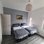 Lovely 2-Bedroom House Close To Media City.