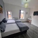 Lovely 2-Bedroom House Close To Media City.